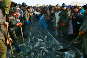 第四届中国·梅里斯湖冬季捕鱼节盛装启幕