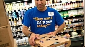 对抗亚马逊“侵略” 全食对手宣布增加1.1万名员工