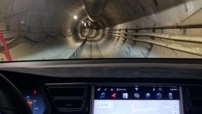 马斯克将特斯拉开进了第一段Boring公司的隧道中