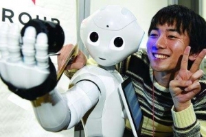 服务机器人产业爆发，AI技术加速智能升级