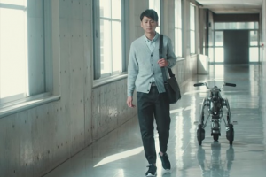 日本开发出可变形为摩托车的伙伴机器人