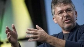 苹果挖来谷歌AI大腕领导Siri团队 直接向库克汇报工作