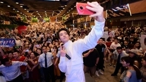 新F4晒粉丝见面会大合影 用美图T9记录“for you”瞬间