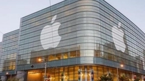 苹果上涨近3% 成为首家市值破万亿美元的科技公司