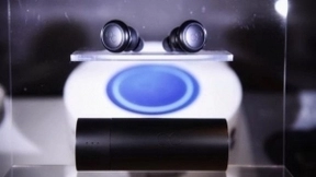 同传翻译耳机咪咕莫比斯亮相黑科技展