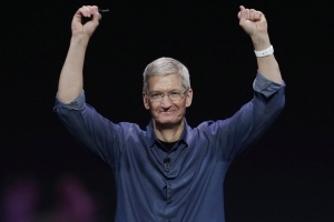 苹果市值突破1万亿美元 库克将获1.2亿美元股票奖励