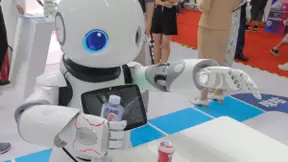 智能服务机器人驱动商业场景的变革