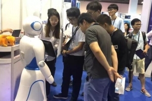 上海国际人工智能展览会今日开幕，体验“机器人+”