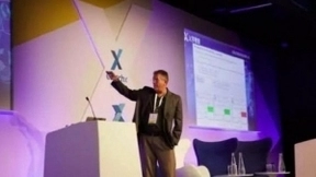 松鼠AI智适应系统战胜百城人类教师