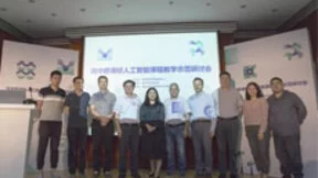 上课了！百度教育大脑开办首堂新课标人工智能示范课