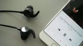 运动爱好者的必备蓝牙耳机，JEET靠“丑”火起来？