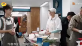 《中餐厅2》主厨日：王俊凯欢乐尬舞 白举纲用美图手机拍美食