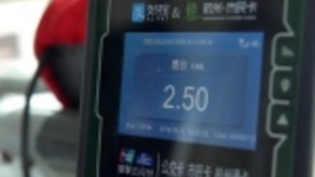 大数据成出行利器，同线路公交比地铁快30分钟，手机能查车厢人数