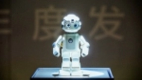 腾讯叮当携手优必选发布智能便携机器人“悟空”