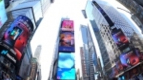 向世界展示中国AI 搜狗翻译宝Pro亮相纽约时代广场