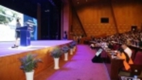 人工智能高峰论坛举行 “超级大脑”构筑新世界