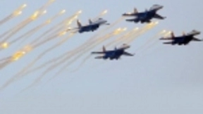 中国军事运用AI技术，200架无人战机同时起飞，美国要求公开技术