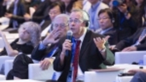 人类要200年完成的工作，AI两分钟就搞定？杨振宁弟子描绘了这样的图景