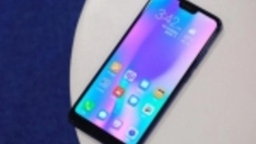 荣耀10的手机特色：性能十分强悍，配色时尚潮流，拥有AI技术