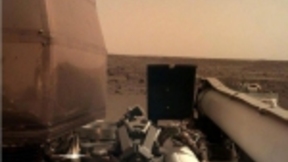 美国国家航空和宇宙航行局InSight着陆器提供火星着陆点的第一个清晰图像