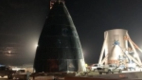 SpaceX的新型火箭Starship科幻闪亮采用不锈钢皮制成