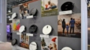 AIVI视觉识别技术加持 人工智能扫地机器人科沃斯DG70发布