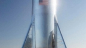 马斯克展示了组装好的星际飞船试验火箭