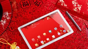 春节用华为平板M5青春版智能语音AI在一起