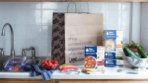 Blue Apron希望现在在纽约的Jet上使用成本较低的餐具包，这将有助于挽救其业务