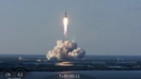 SpaceX重型猎鹰火箭升空 系首次商业发射