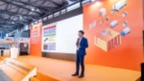 Geek+首次公开展示全新RoboShuttle机器人穿梭系统