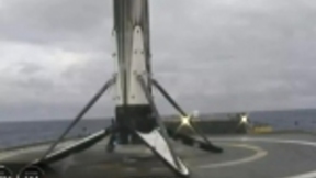 SpaceX重型猎鹰核心助推器运输途中掉入大海