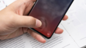 三星Galaxy S10超声波屏下指纹解锁，安全便捷“无所不能”