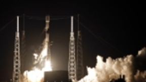 SpaceX发射首批60颗互联网卫星