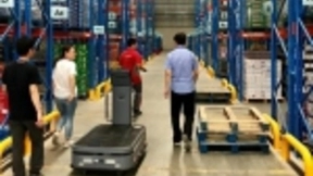 从行李箱、物流车到机器人 灵动科技的AI创想和实践