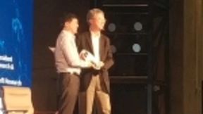 微软洪小文：应该庆幸，我们是第一代跟AI一起生活的人类