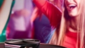 智能投影无WIFI不观影？坚果T9支持SIM卡插入打破壁垒