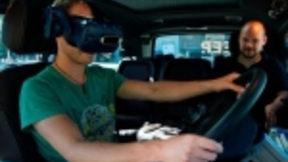 戴姆勒让卡车司机通过VR感受未来驾驶体验