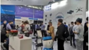 科大讯飞全球1024开发者节:擎朗迎宾机器人成全场“人气王”