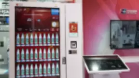 世界互联网大会：京东支付推出“刷脸支付”自助售货机