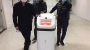 智能机器人在鹰潭市人民医院投入战“疫”，配送物资助抗疫