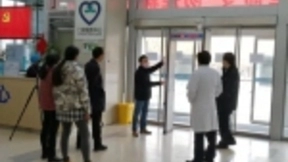 北京地坛医院直击：云端智能机器人战“疫”