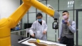 首次大规模开放产线和实验室 华为手机产品副总裁郑平方揭秘荣耀品质