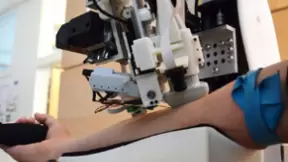 机器人使用AI和成像技术抽血