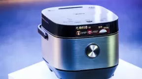 小家电升维攻坚战， IoT领域成美的最大手牌