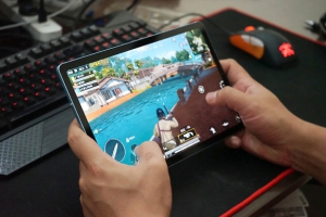 三星Galaxy S6 lite图赏：生产力和娱乐性兼备 实力抗衡iPad