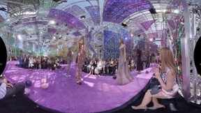 传统线上时装SHOW陷入危机，微美全息4654 AR+IP搭建直播模块化全息舞台