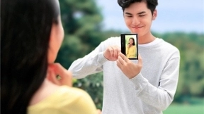 柔宇折叠屏手机柔派FlexPai蜚声欧州和东南亚