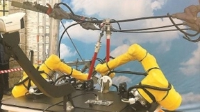 人工智能配网带电作业机器人升级至第四代