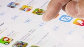 手游市场快速增长，游戏行业研发投入强度大